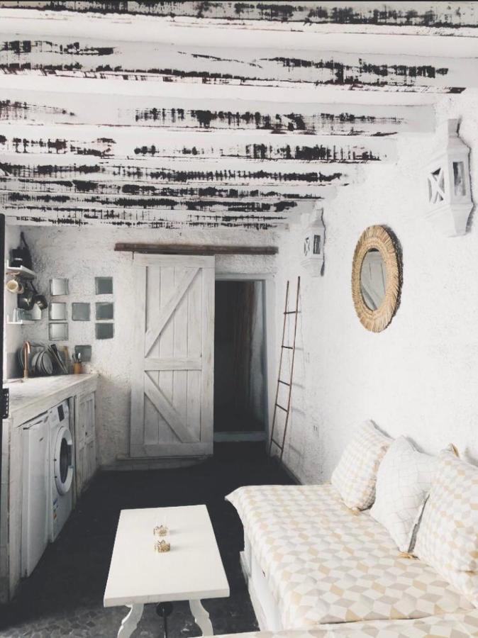 Апартаменты Arya'S Nest Михас Экстерьер фото