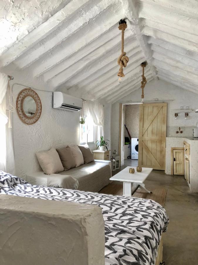 Апартаменты Arya'S Nest Михас Экстерьер фото