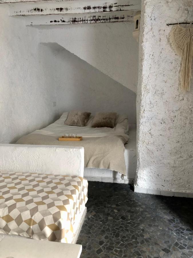 Апартаменты Arya'S Nest Михас Экстерьер фото